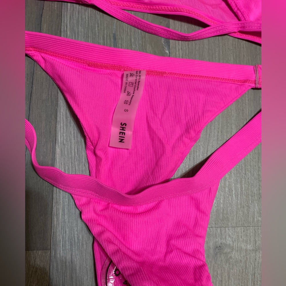 New Bathing suit - Picture 5 of 5